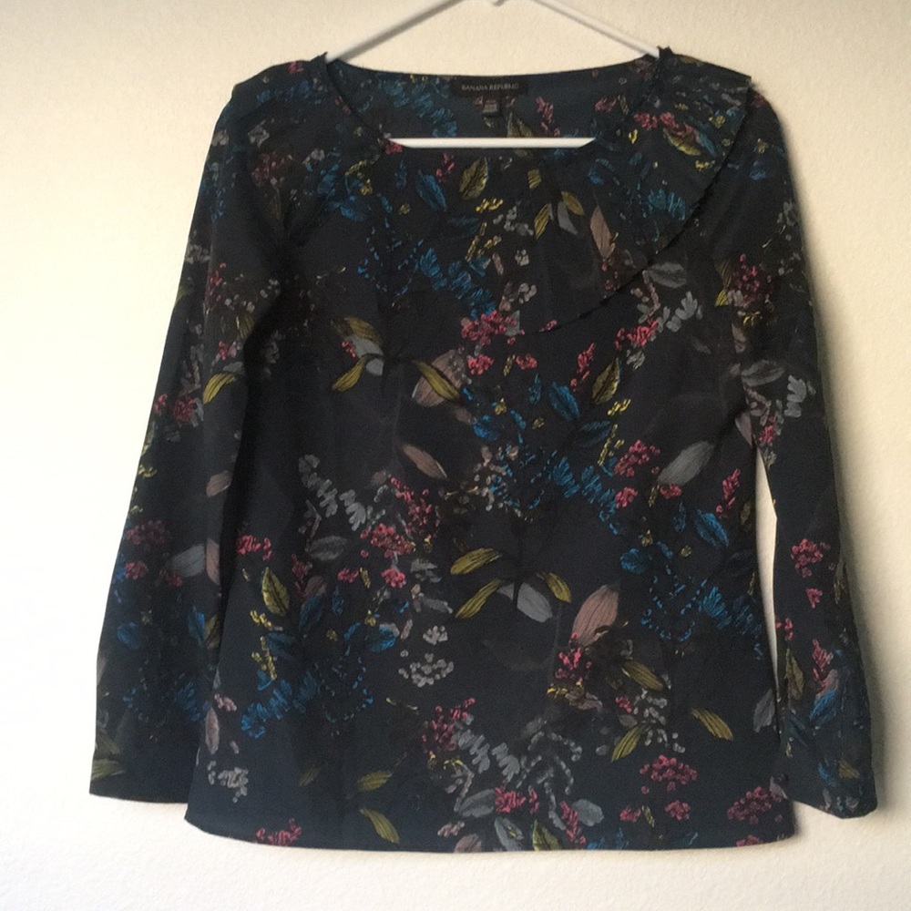 😍 cute neck detail BR blouse!